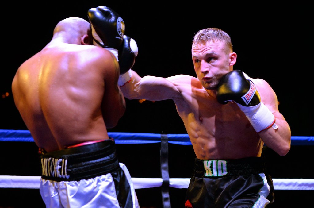RISING SUPER-WELTER STAR JAMES METCALF PENS PROMOTIONAL DEAL WITH FRANK&nbsp;WARREN