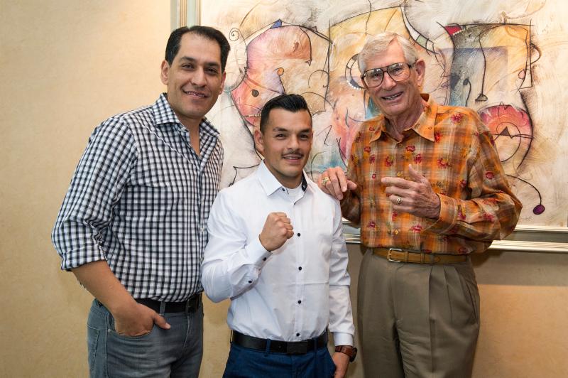 MARIO HERNANDEZ SIGNS DEAL WITH THOMPSON&nbsp;BOXING