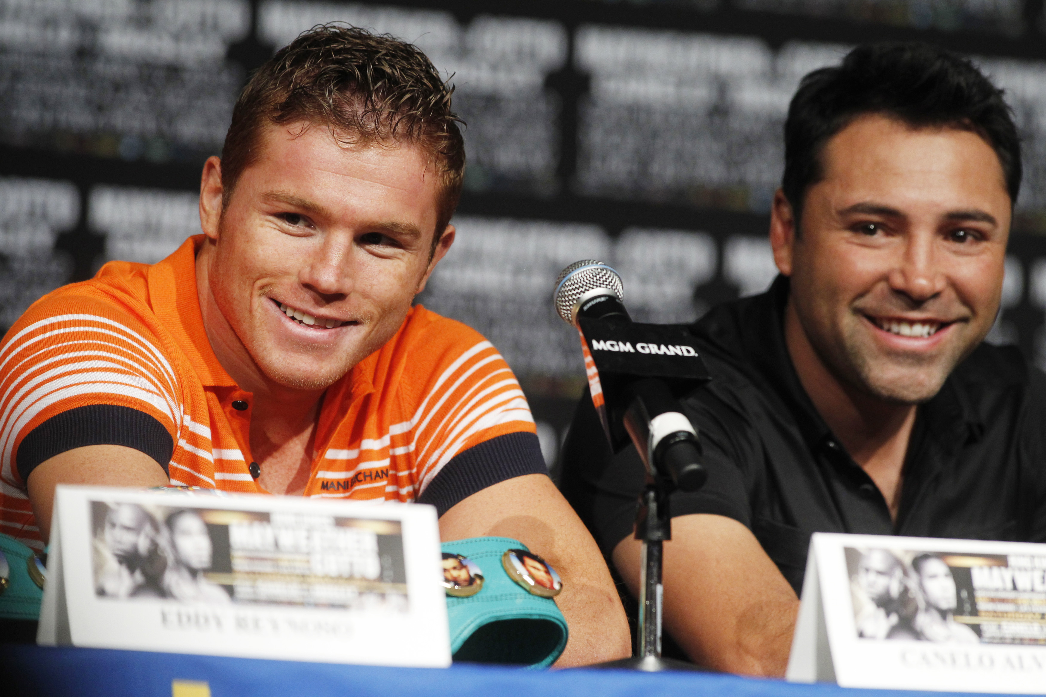 canelo-alvarez-oscar-de-la-hoya.jpg