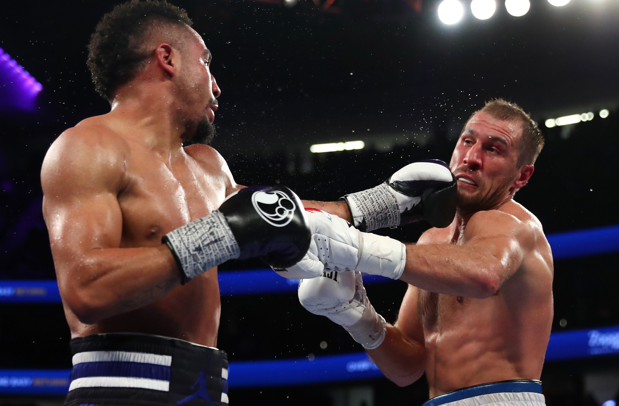 la-sp-boxing-kovalev-ward-20161120.jpg