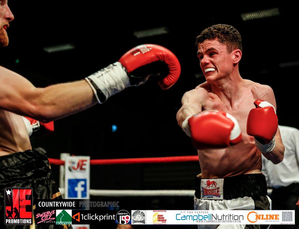 HEAD CLASH HALTS HILLMAN IN SOUTHERN AREA FEATHERWEIGHT TITLE&nbsp;FIGHT