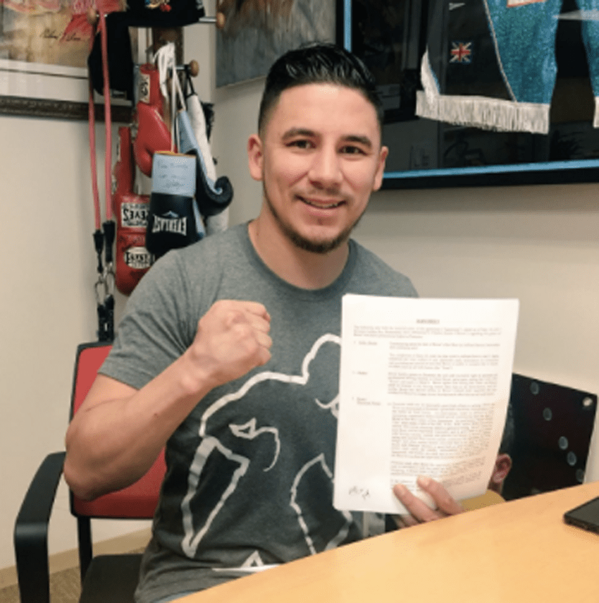 CHARLES HUERTA RE-SIGNS PROMOTIONAL CONTRACT WITH GOLDEN BOY&nbsp;PROMOTIONS