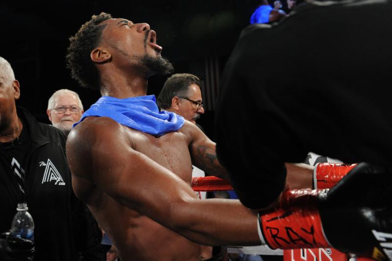 ANDRADE WINS 12-ROUND UNANIMOUS DECISION OVER FOX IN MIDDLEWEIGHT&nbsp;DEBUT