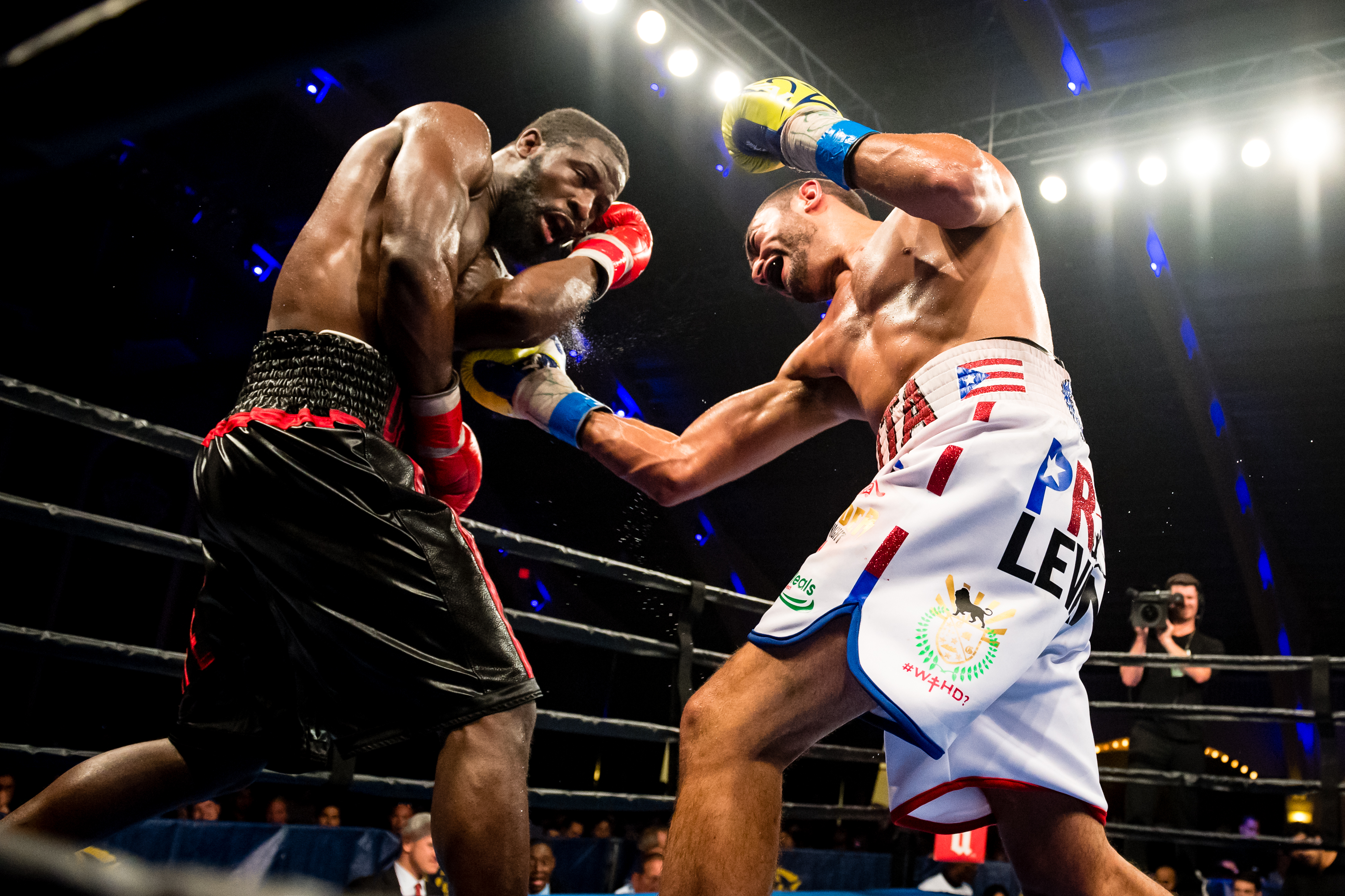 Cruz vs Grayton_11_21_2017_Fight_Douglas DeFelice _ Premier Boxing Champions