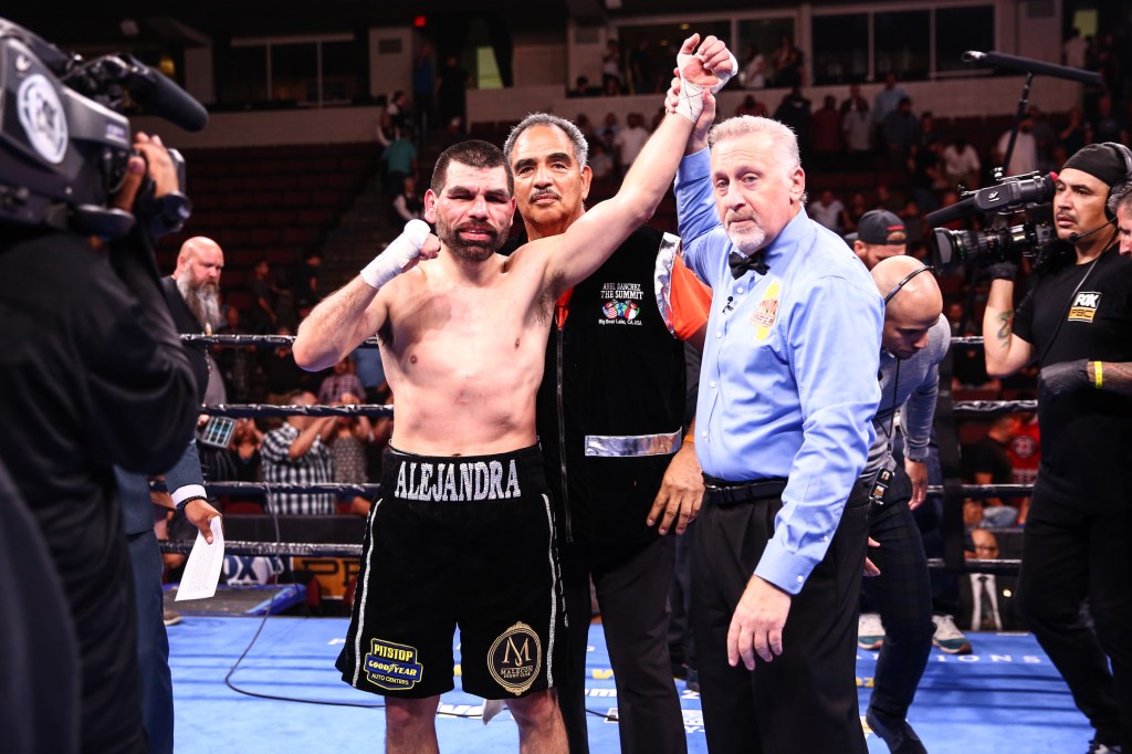 ANGULO WINS VIA SPLIT DECISION OVER&nbsp;QUILLIN