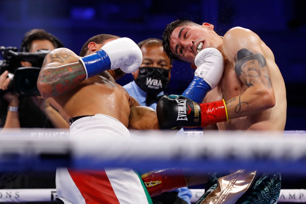 GERVONTA DAVIS SCORES KNOCKOUT OF THE YEAR CANDIDATE OVER LEO SANTA&nbsp;CRUZ