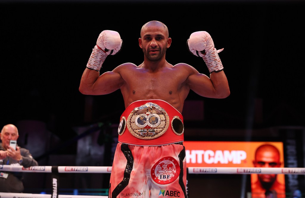 CLINICAL GALAHAD STOPS DICKENS IN ELEVEN ROUNDS TO CLAIM IBF FEATHERWEIGHT&nbsp;CROWN